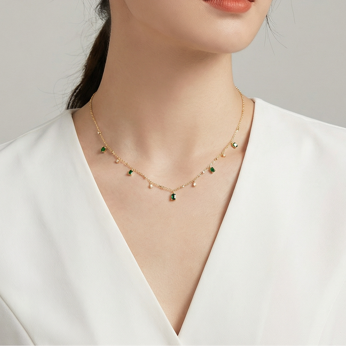 Collier Pendentif Pierre Verte Laissant Passer La Lumière - Avec Strass - Occasion