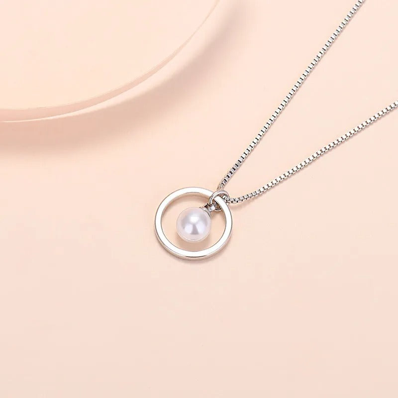 Collier perle dans cercle