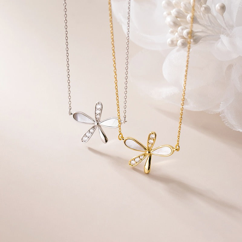 Collier fleur brillante