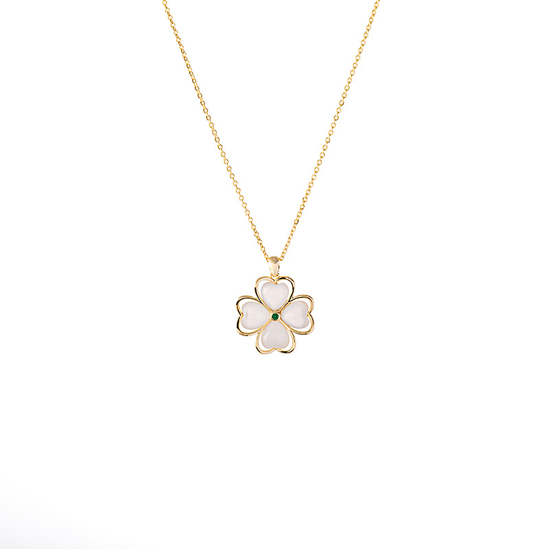Collier trèfle blanc