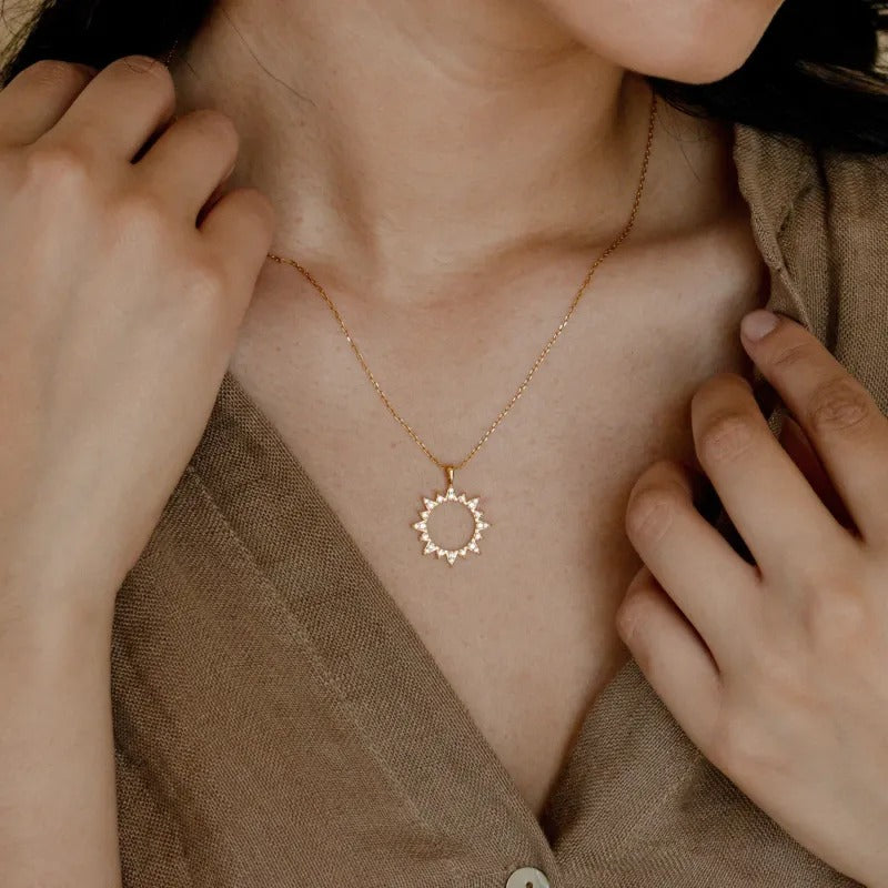 Collier soleil ras du cou