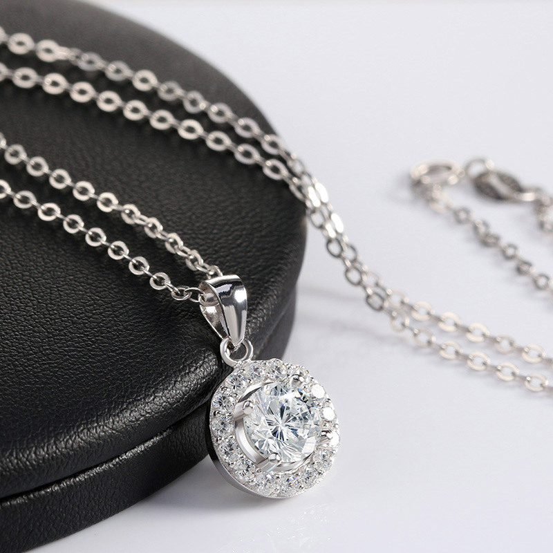 Collier argent avec pendentif rond zircon