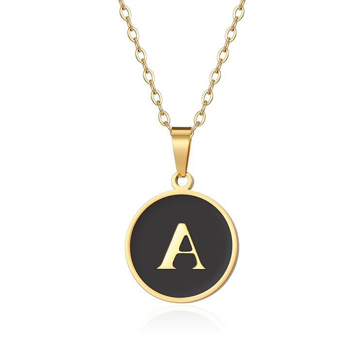 Collier initiale médaille