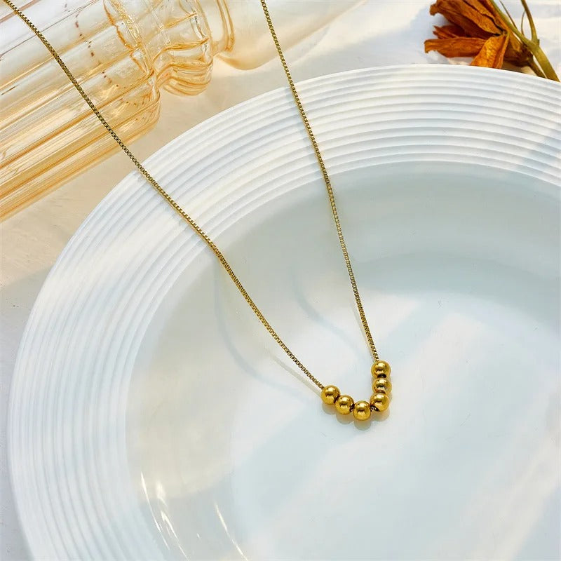 Collier avec rond doré