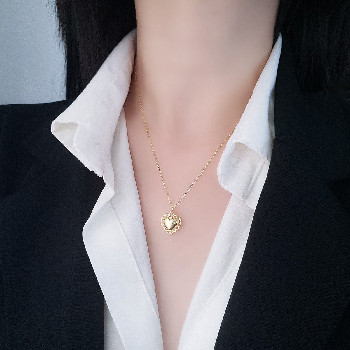 Pendentif cœur sacré doré