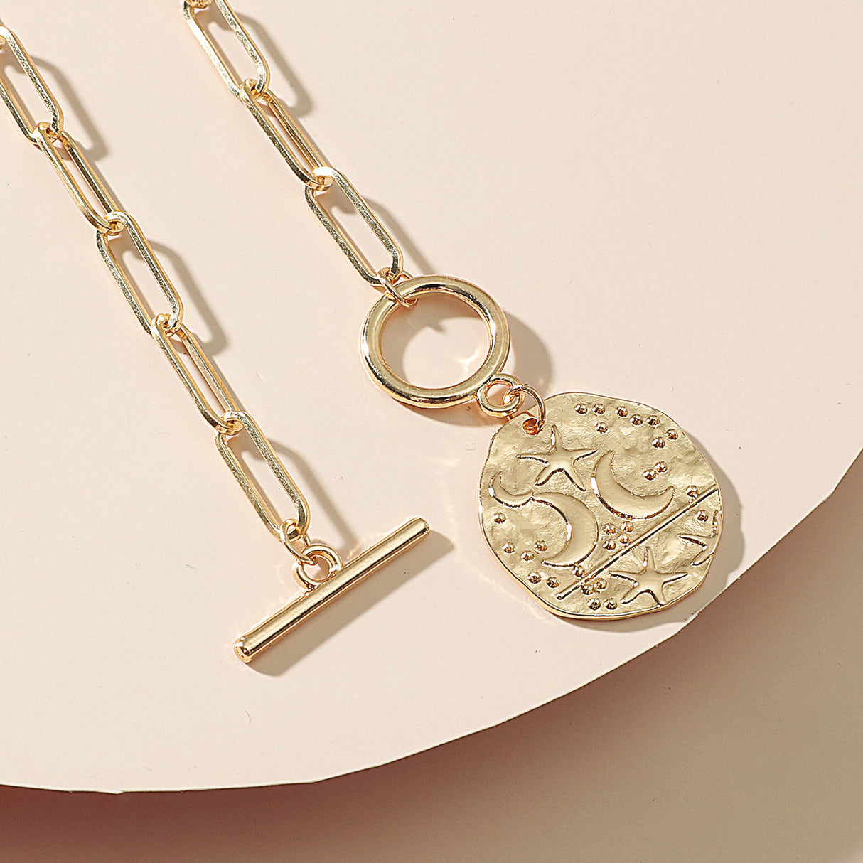 Collier médaille lune dorée