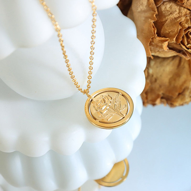 Collier rond avec fleur