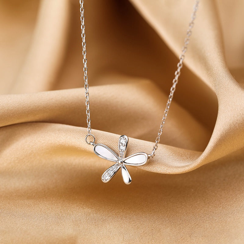 Collier fleur brillante
