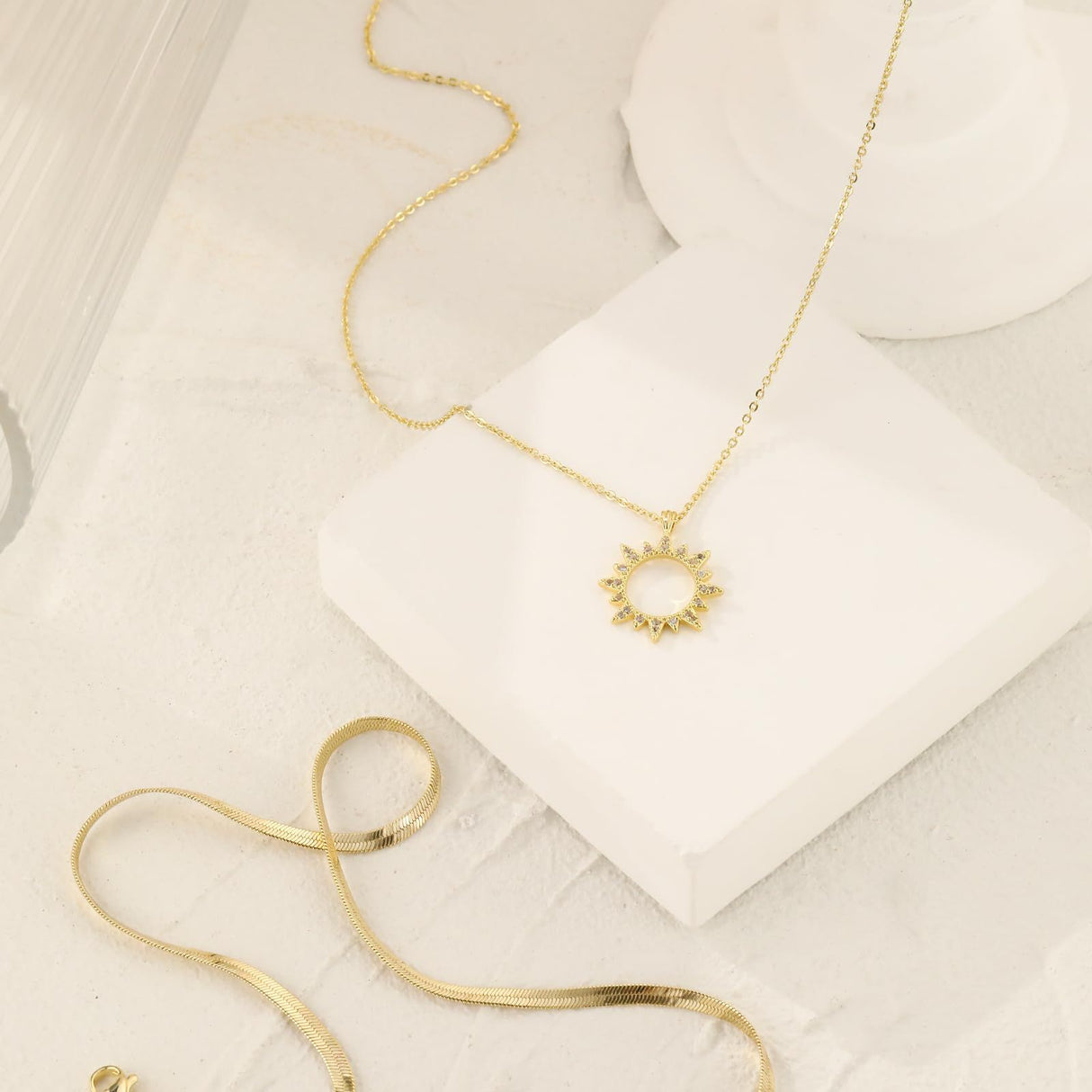 Collier soleil ras du cou