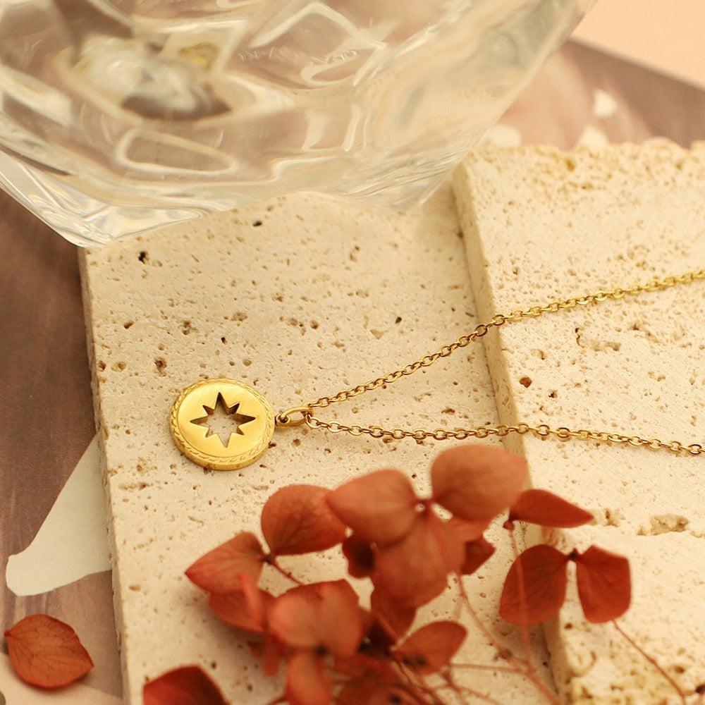 Collier boussole plaqué or