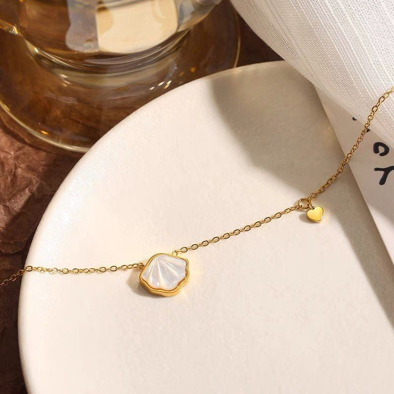 Collier coquillage blanc