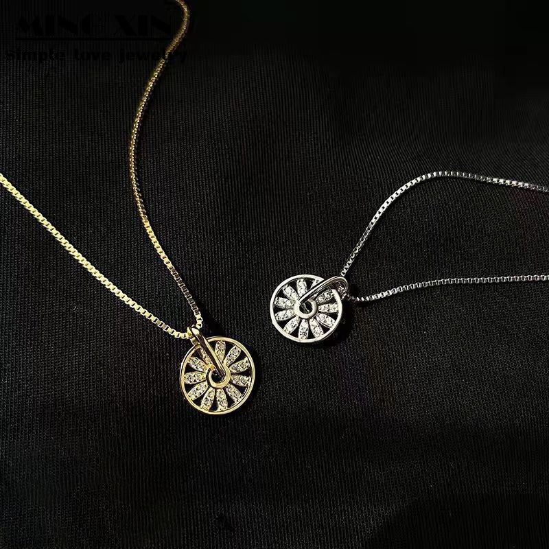 Collier boussole femme scintillant