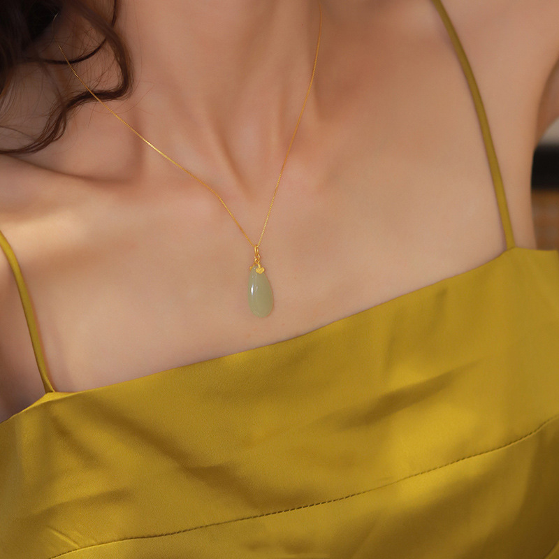 Pendentif pierre de jade vert