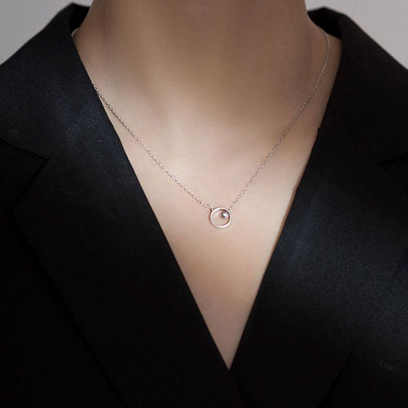 Collier cercle et boule minimaliste