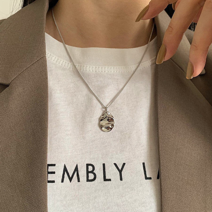 Pendentif rond martelé