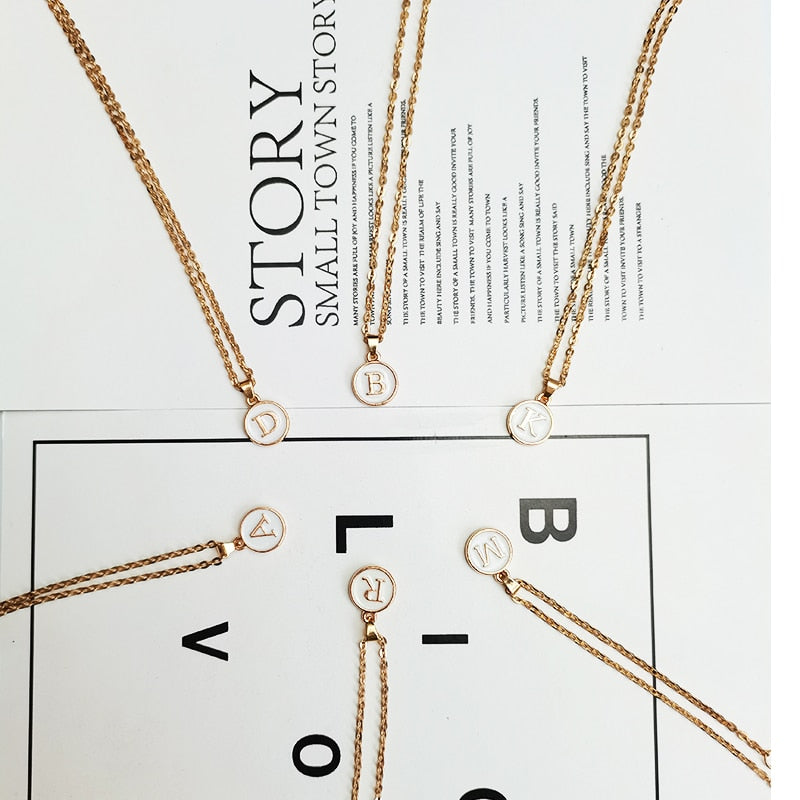 Collier initiale médaille