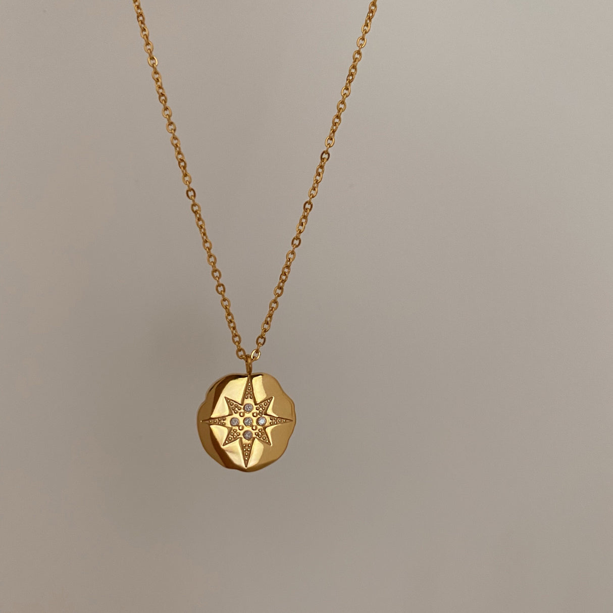 Collier boussole femme antique