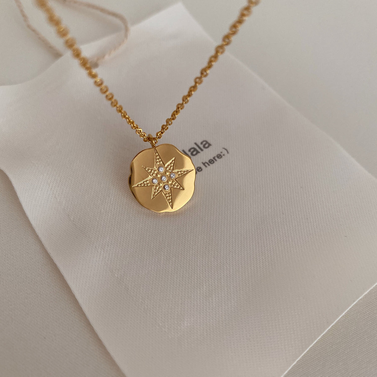 Collier boussole femme antique