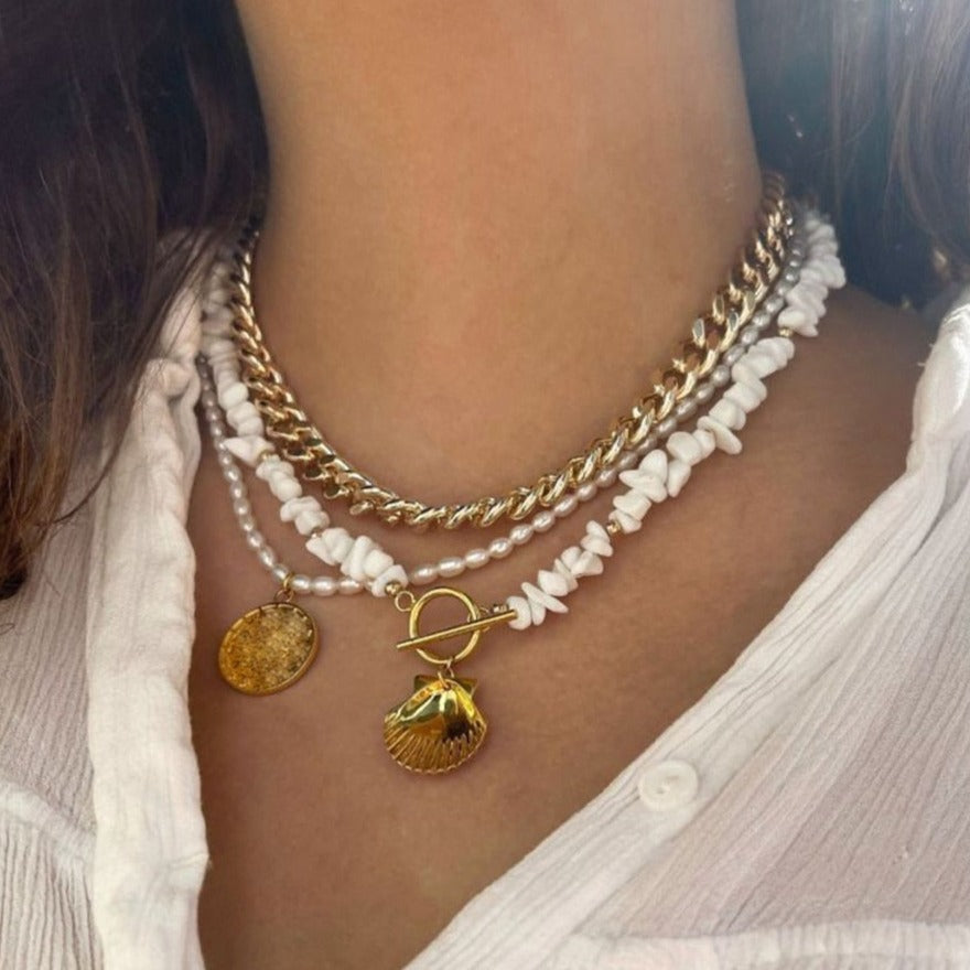 Collier coquillage blanc et or