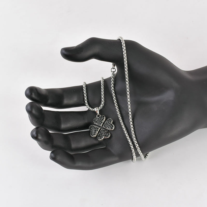Collier trèfle noir