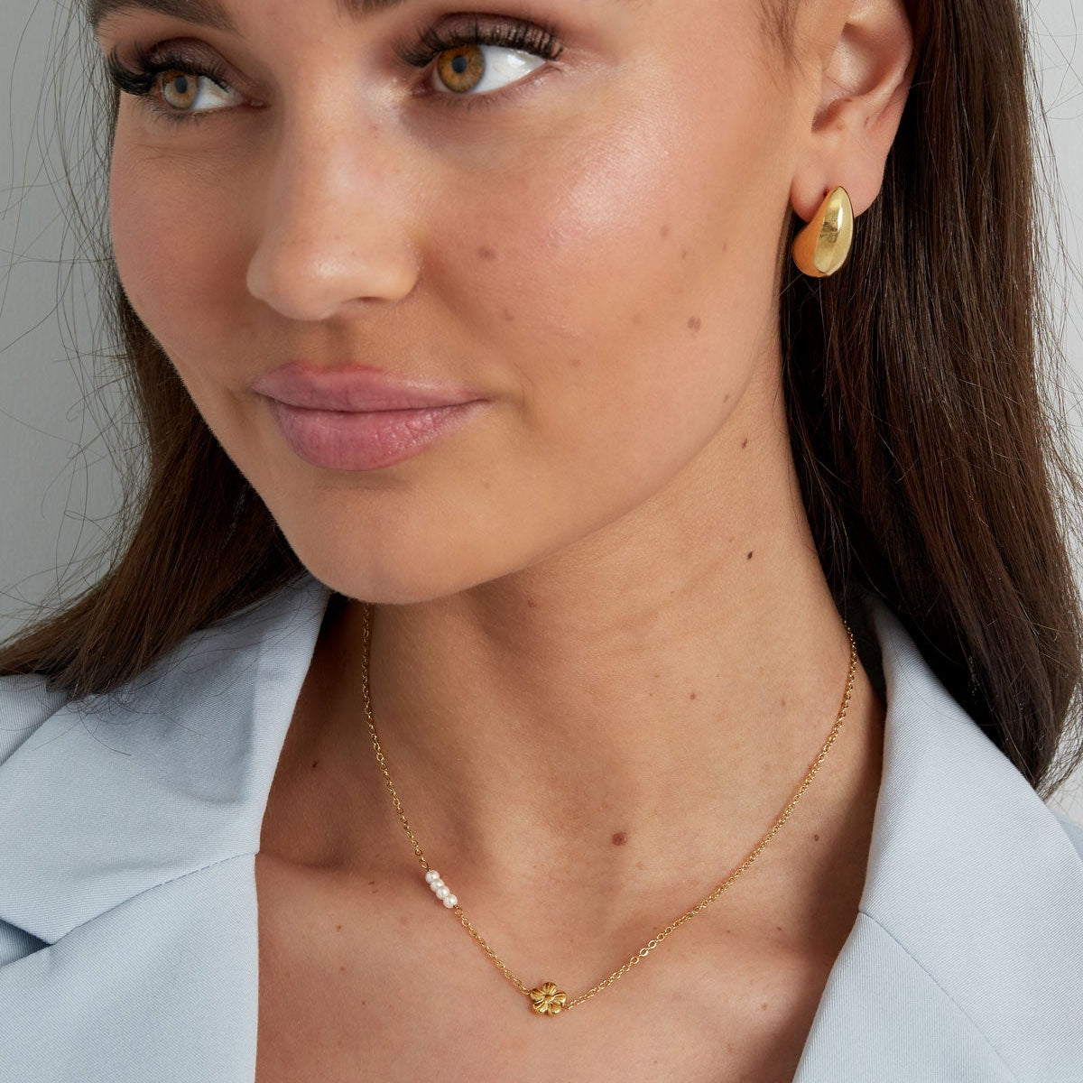 Collier de perles fleurs - doré