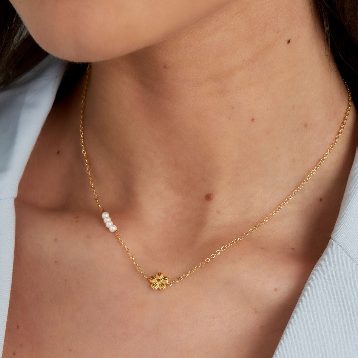 Collier de perles fleurs - doré Image