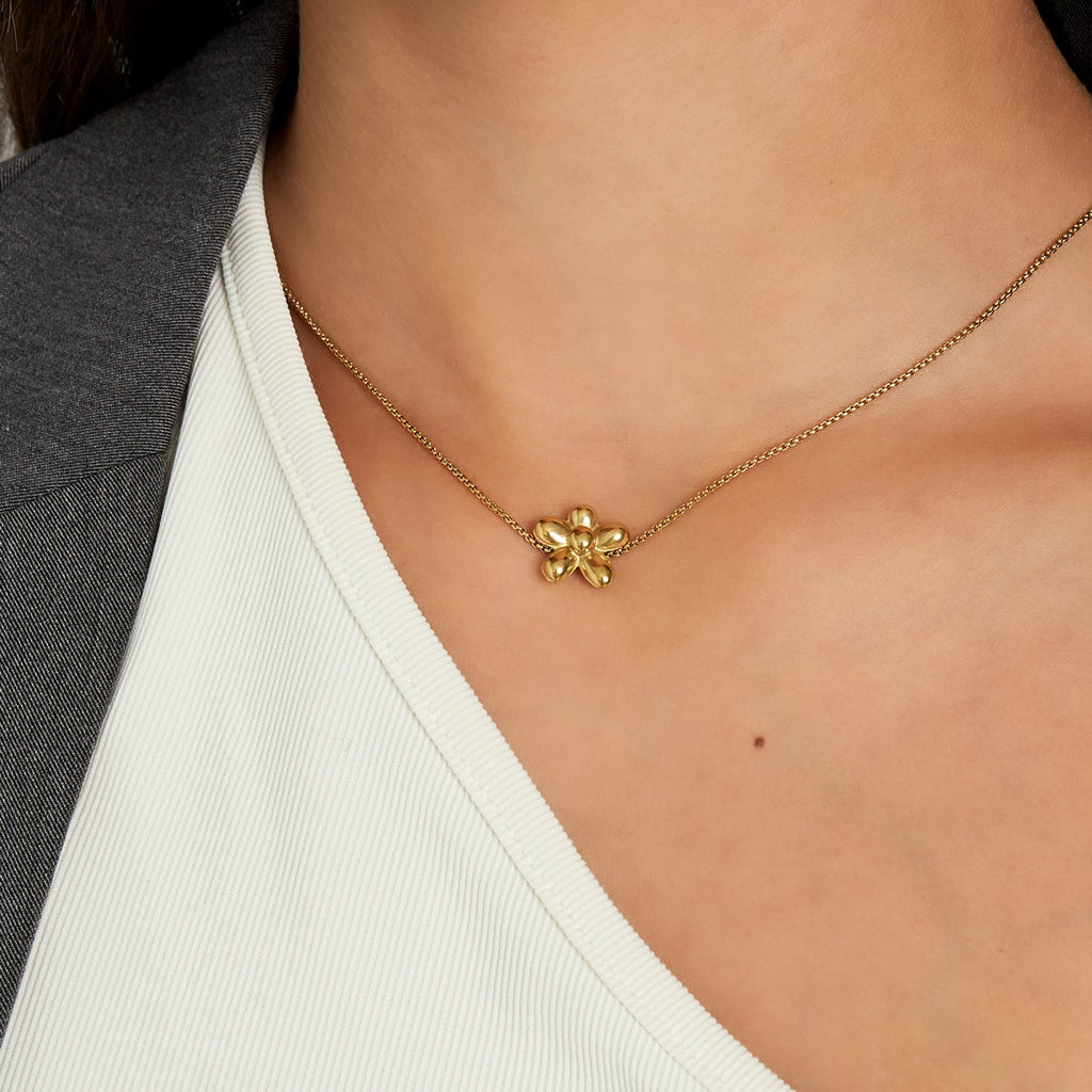 collier à fleurs gonflées