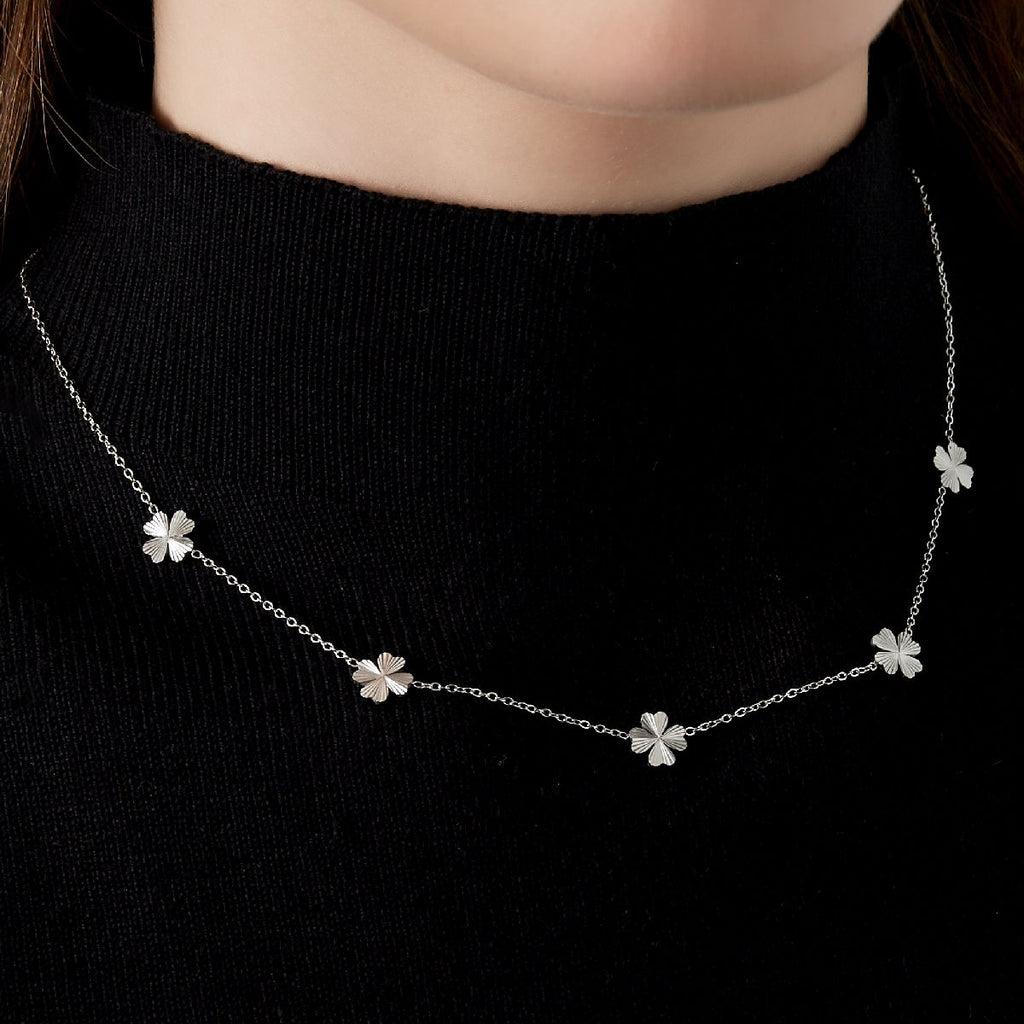 collier porte-bonheur feuillu
