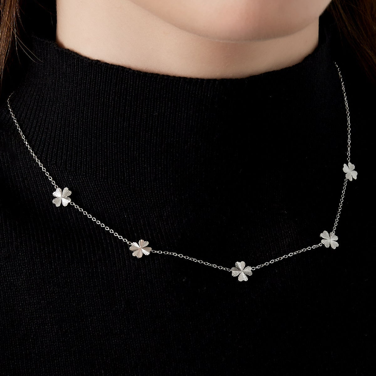 collier porte-bonheur feuillu