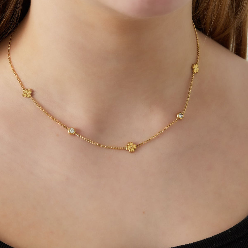collier porte-bonheur étincelant