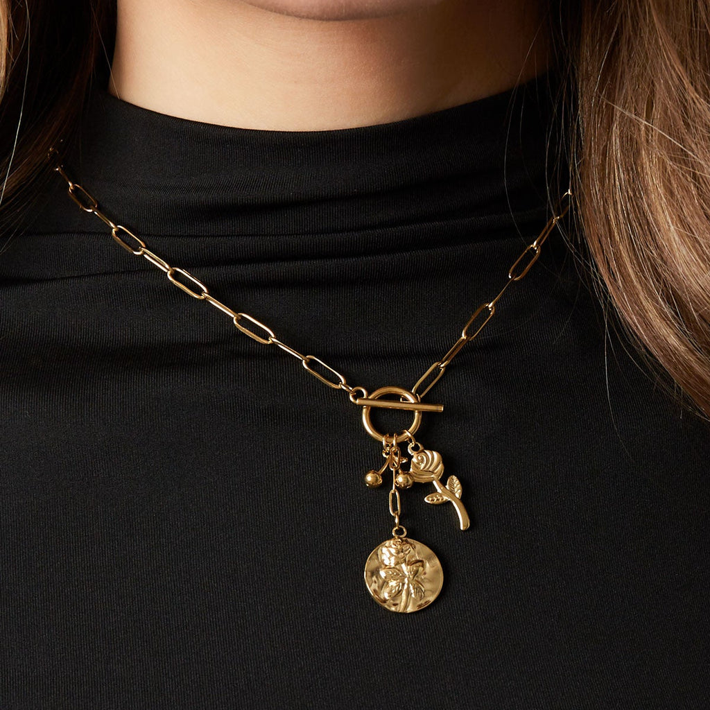 collier à breloques rose endormie