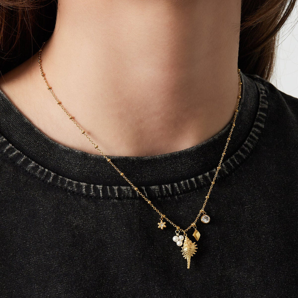 collier à breloques côtières