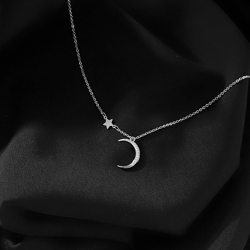 Collier pendentif lune