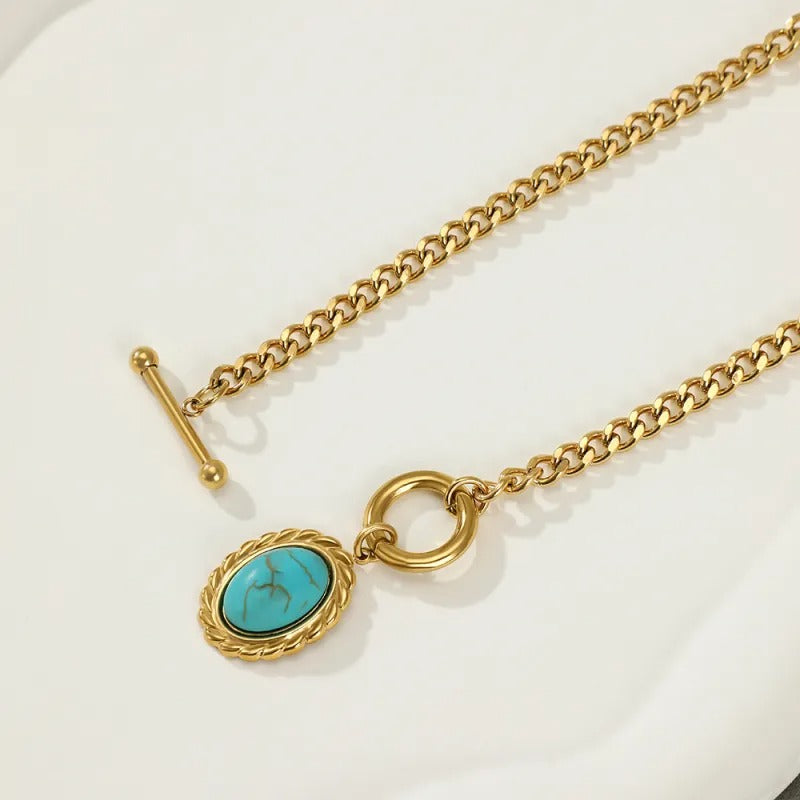 Collier doré avec pendentif en pierre turquoise