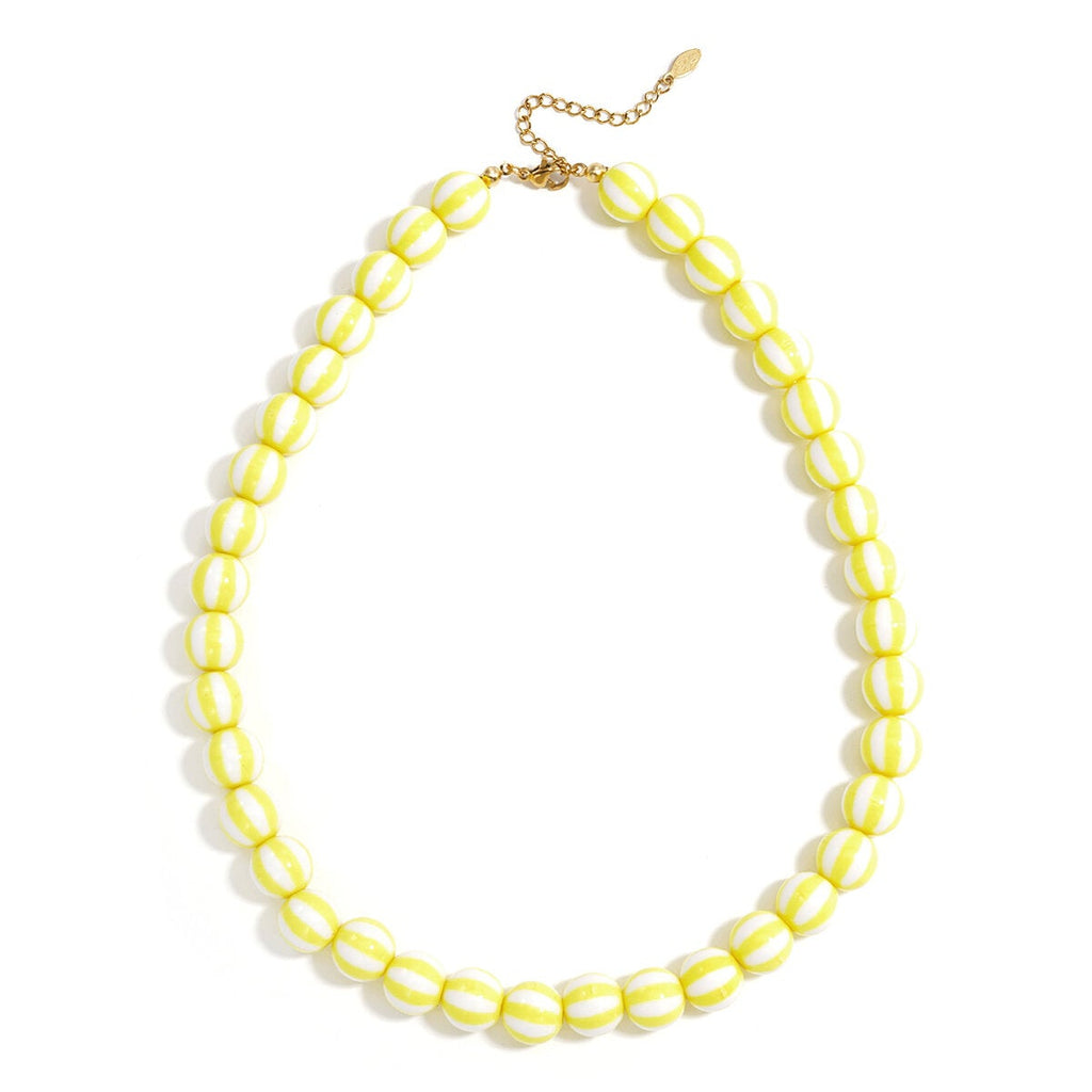 Collier de perles rayées