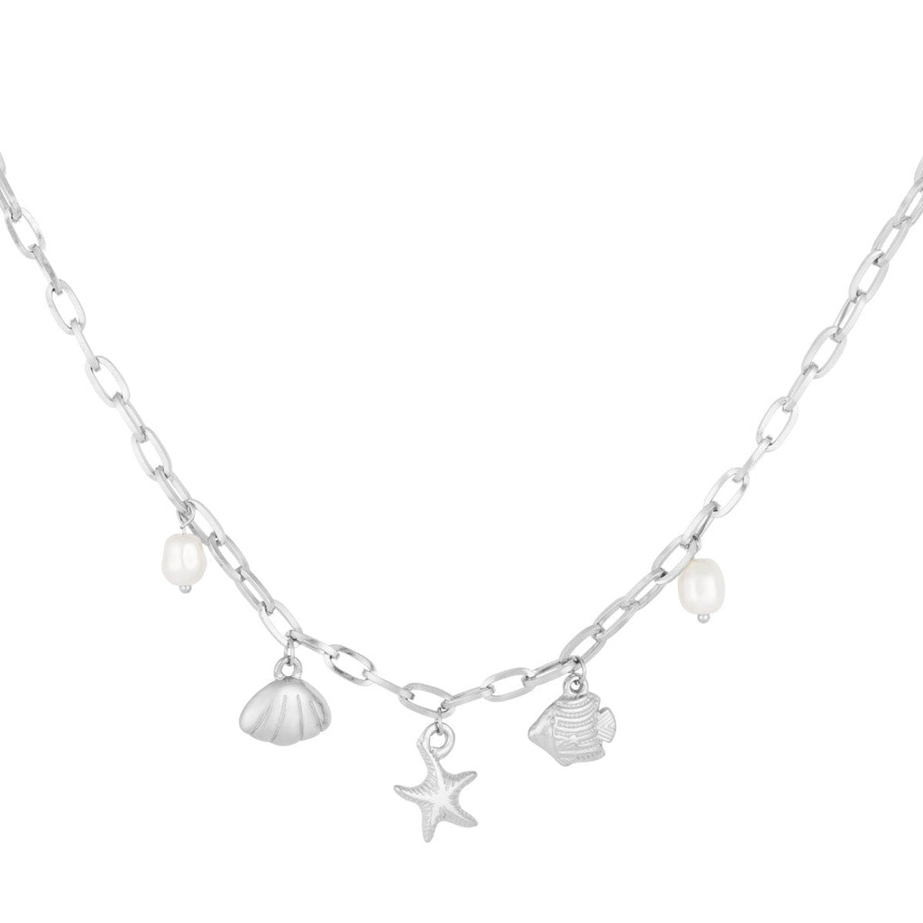 collier court avec breloques de plage