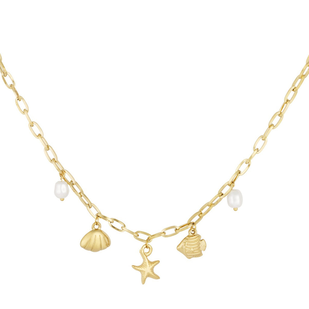 collier court avec breloques de plage