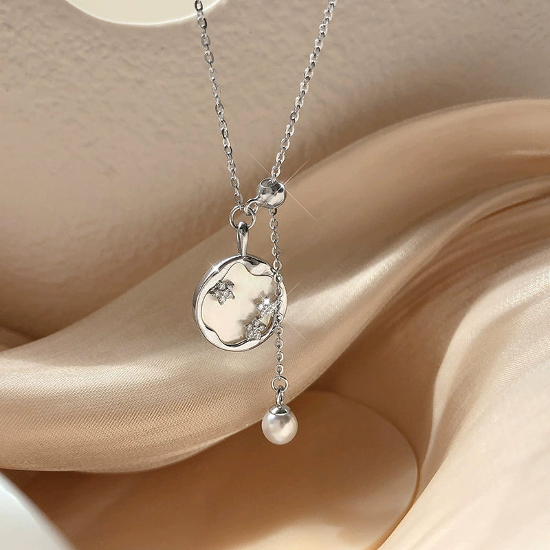 Collier réglable fleur de nacre