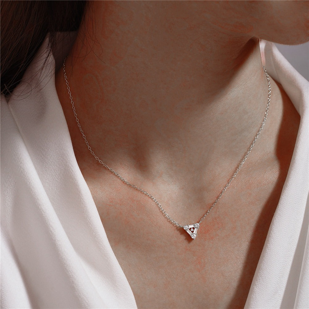Collier triangle argent