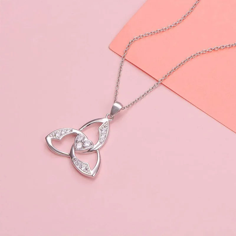 Collier triangle femme