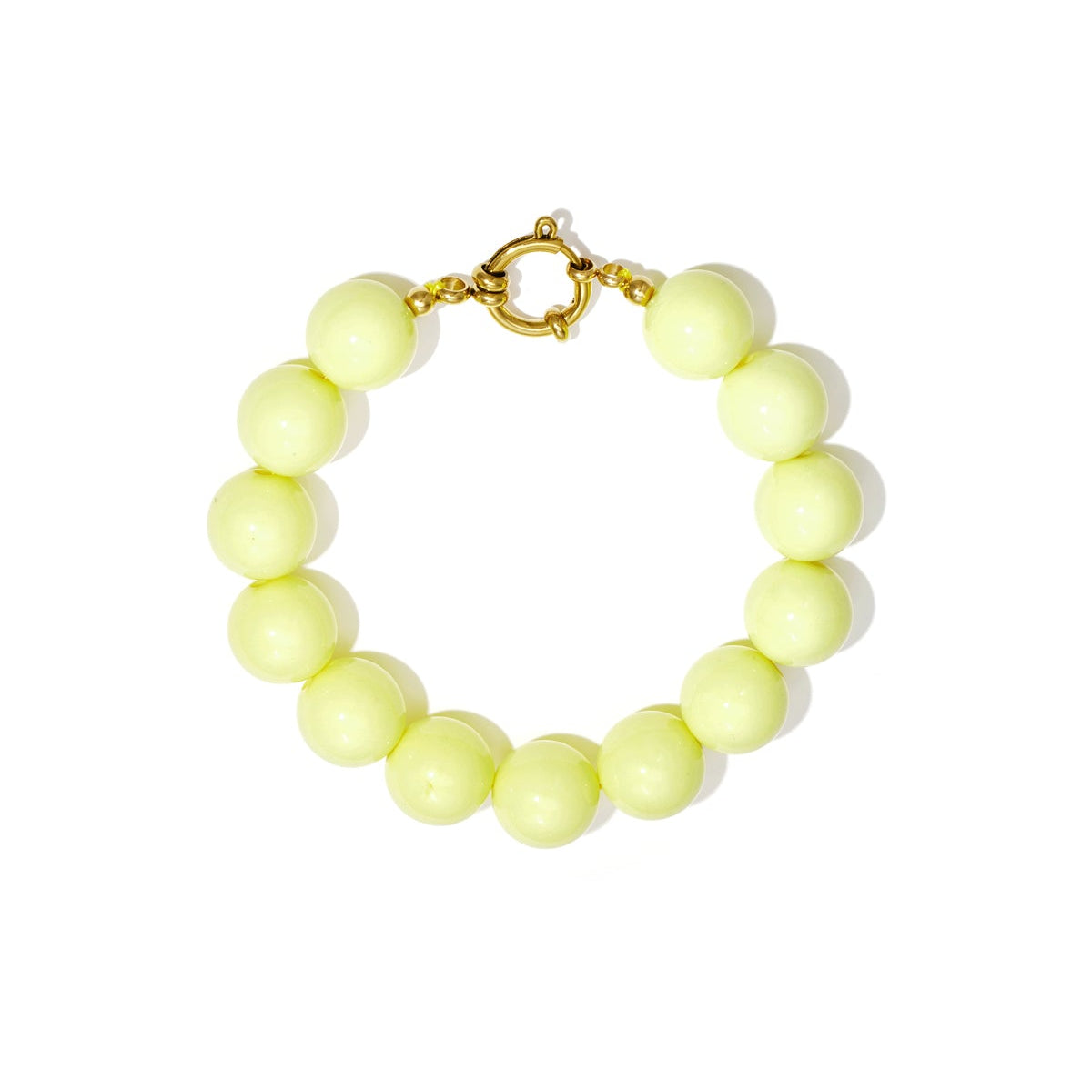 Bracelet à grosses perles et fermoir sur le devant