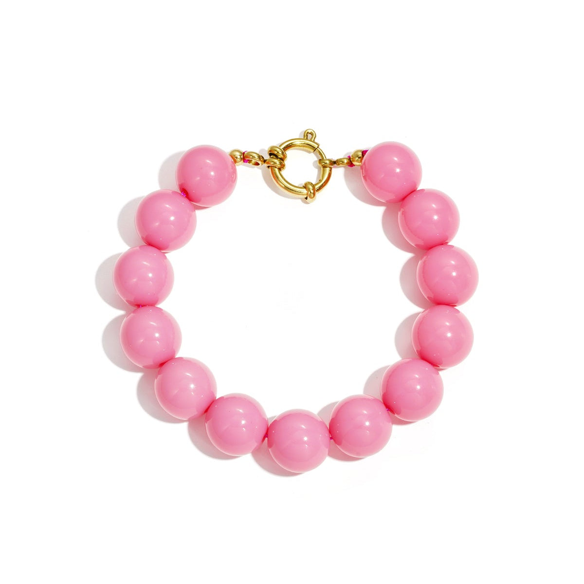 Bracelet à grosses perles et fermoir sur le devant