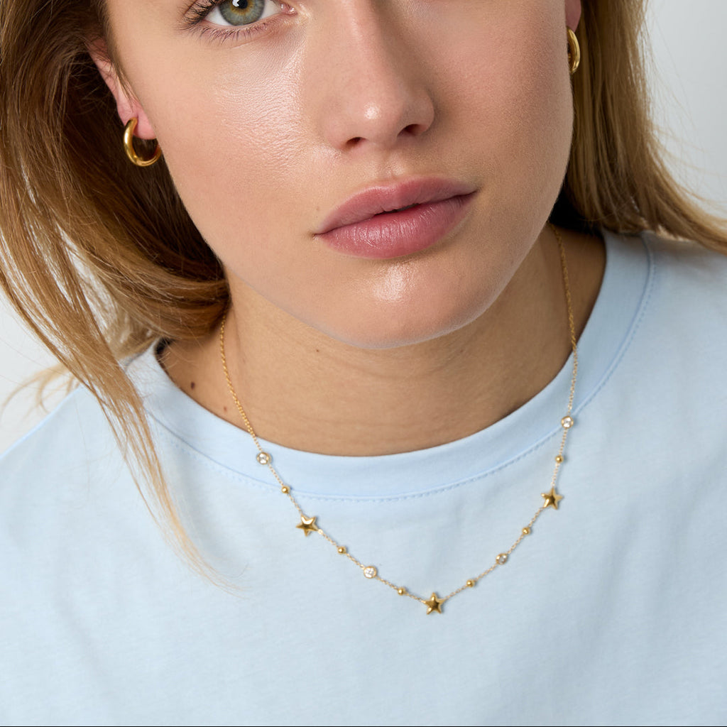 Collier orné d'étoiles et de pierres