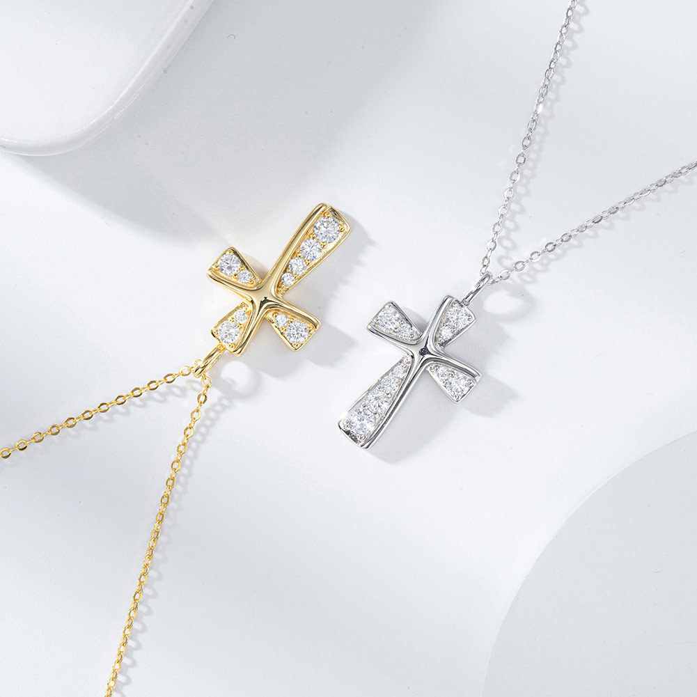 Collier croix diamant