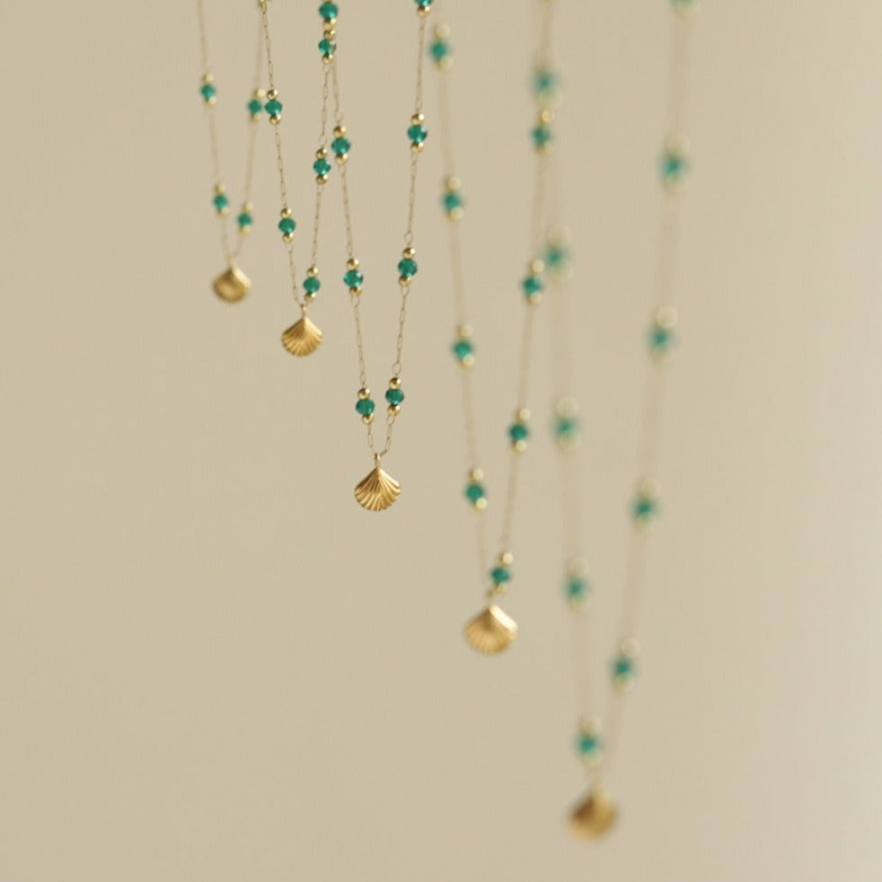 Collier coquillage ras de cou moderne