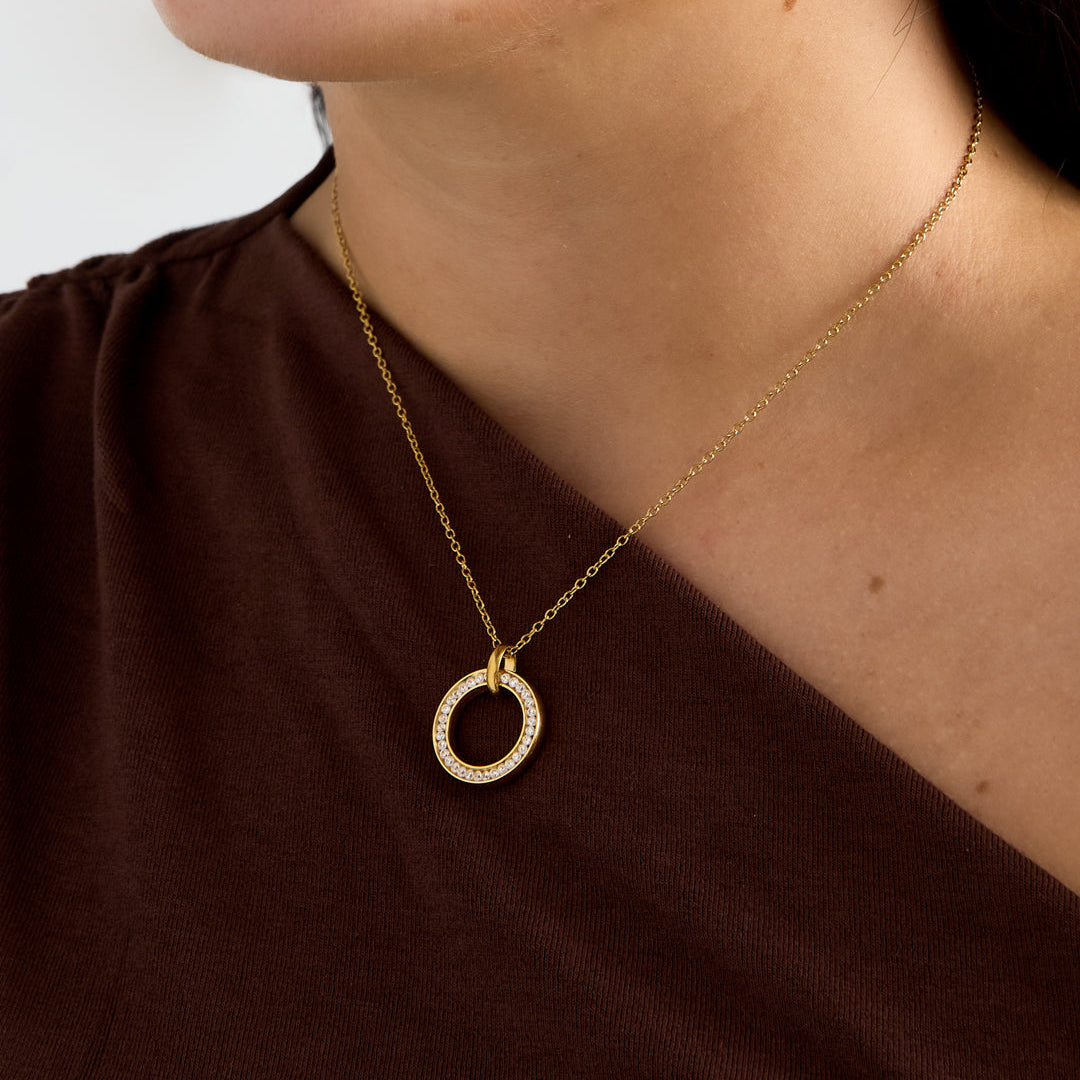Collier avec cercle incrusté Image