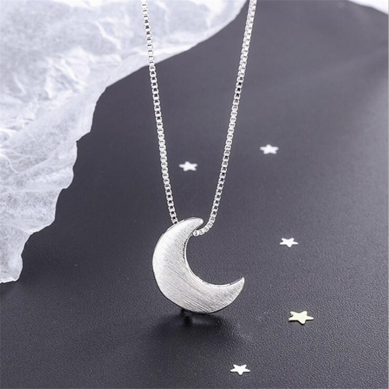 Pendentif Demi Lune - Main Image