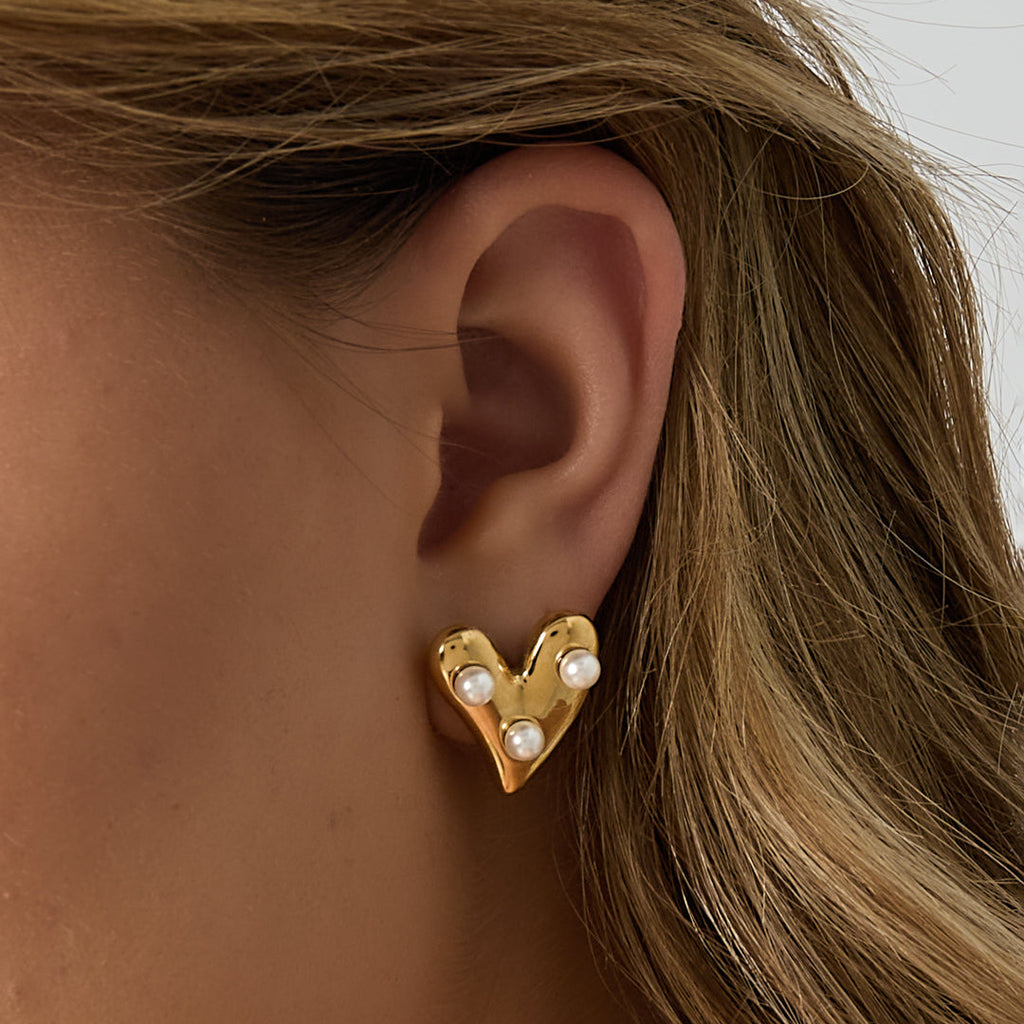 Boucles d'oreilles en forme de cœur avec des perles