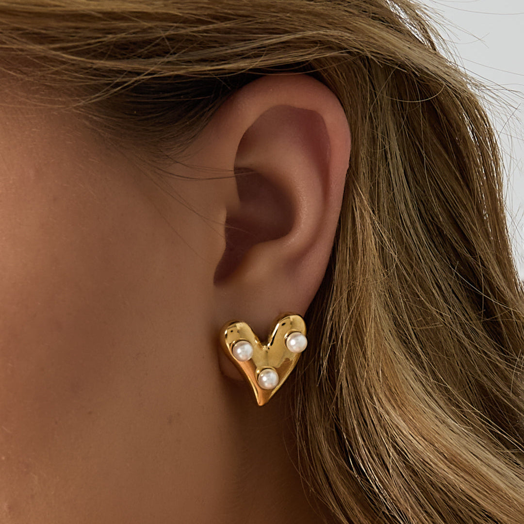Boucles d'oreilles en forme de cœur avec des perles