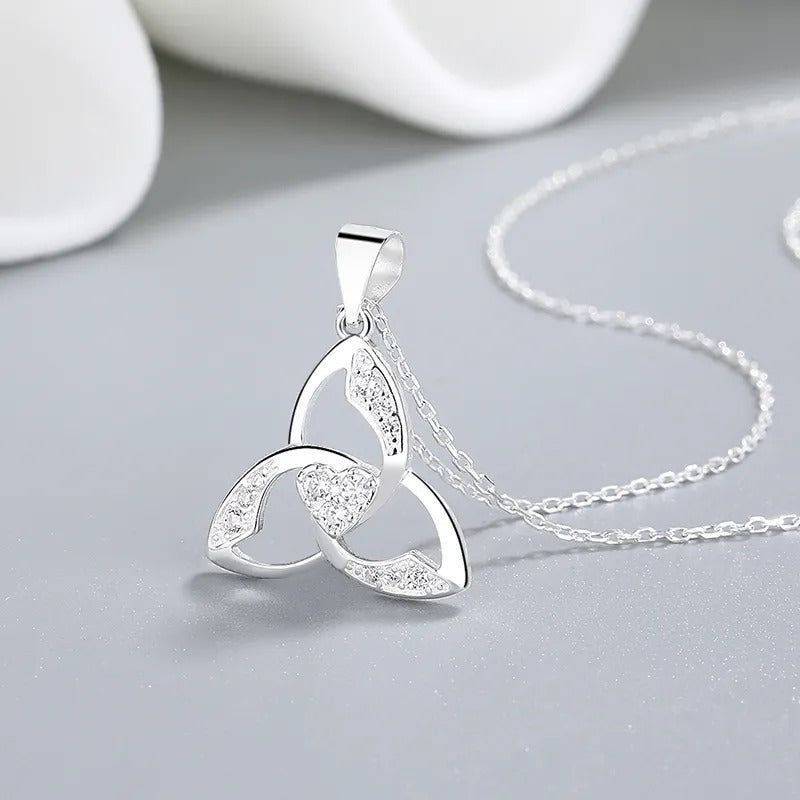 Collier triangle femme